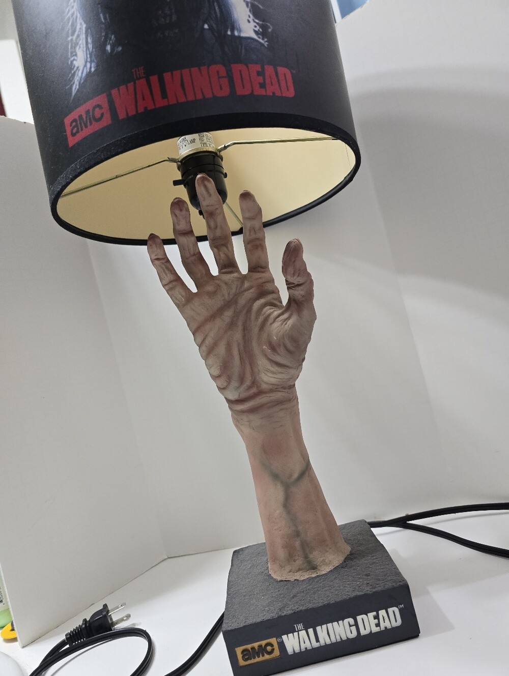 The Walking Dead Zombie Hand Table Lamp - Black/Tan